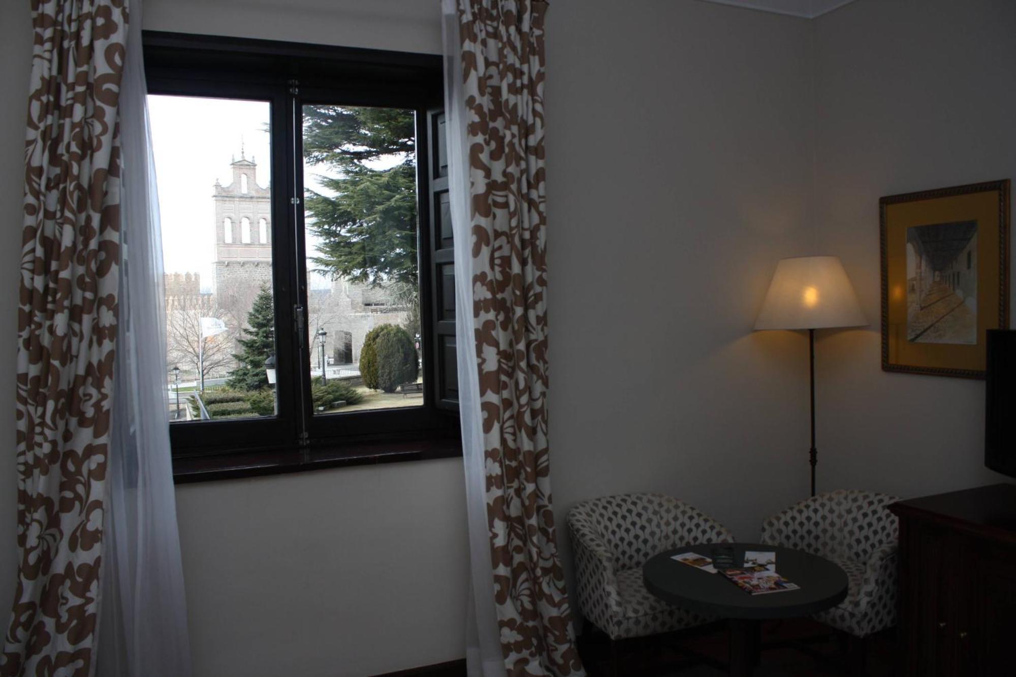 Parador de Ávila Exterior foto