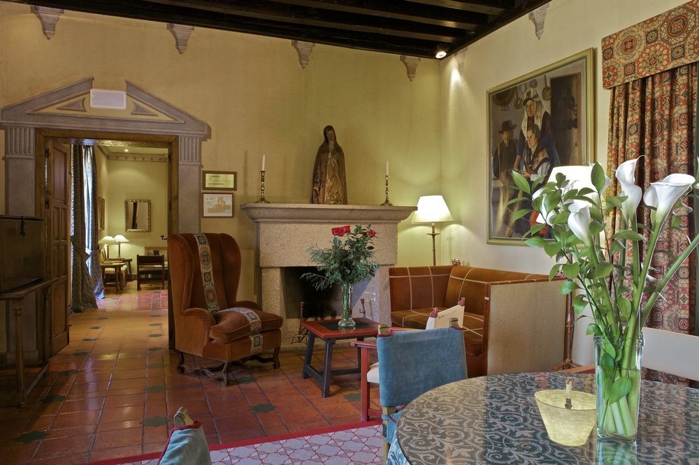 Parador de Ávila Exterior foto